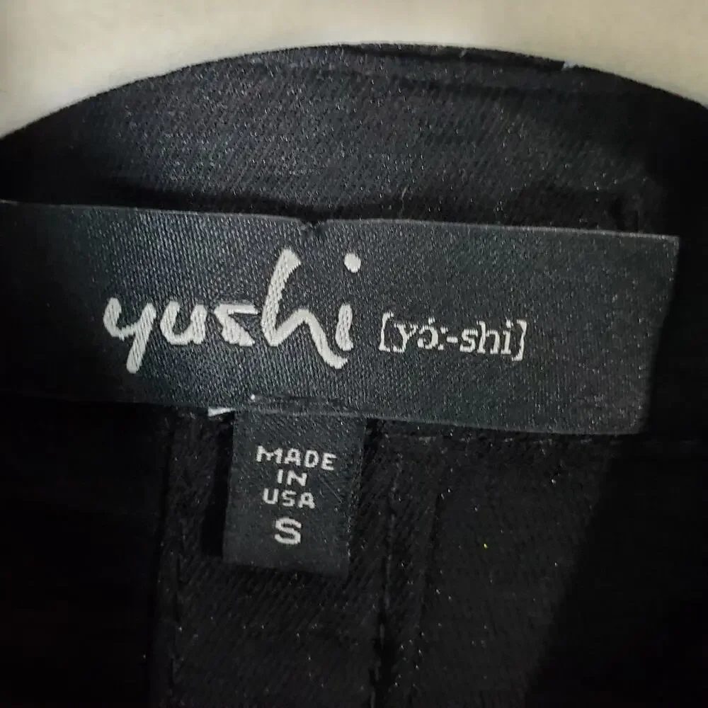 Yushi Womens Black White Stretch Text Button Up Collared Tunic Top Size Small